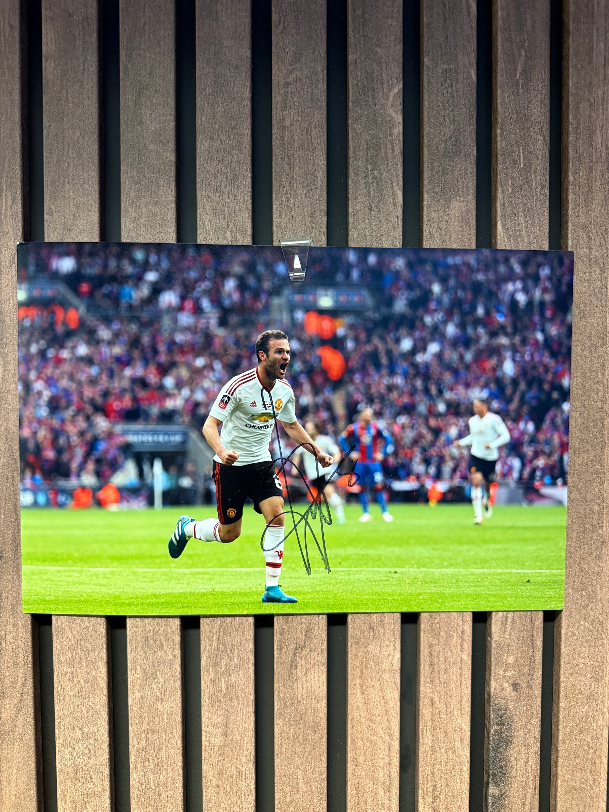 JUAN MATA - SIGNERT BILDE UTEN EKTEHETSBEVIS/COA