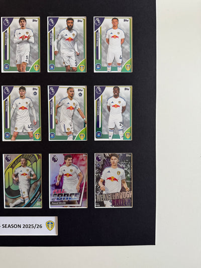 LEEDS UNITED FOTBALLKORT MONTAGE - PREMIER LEAGUE 2025/26 - FERDIG INNRAMMET