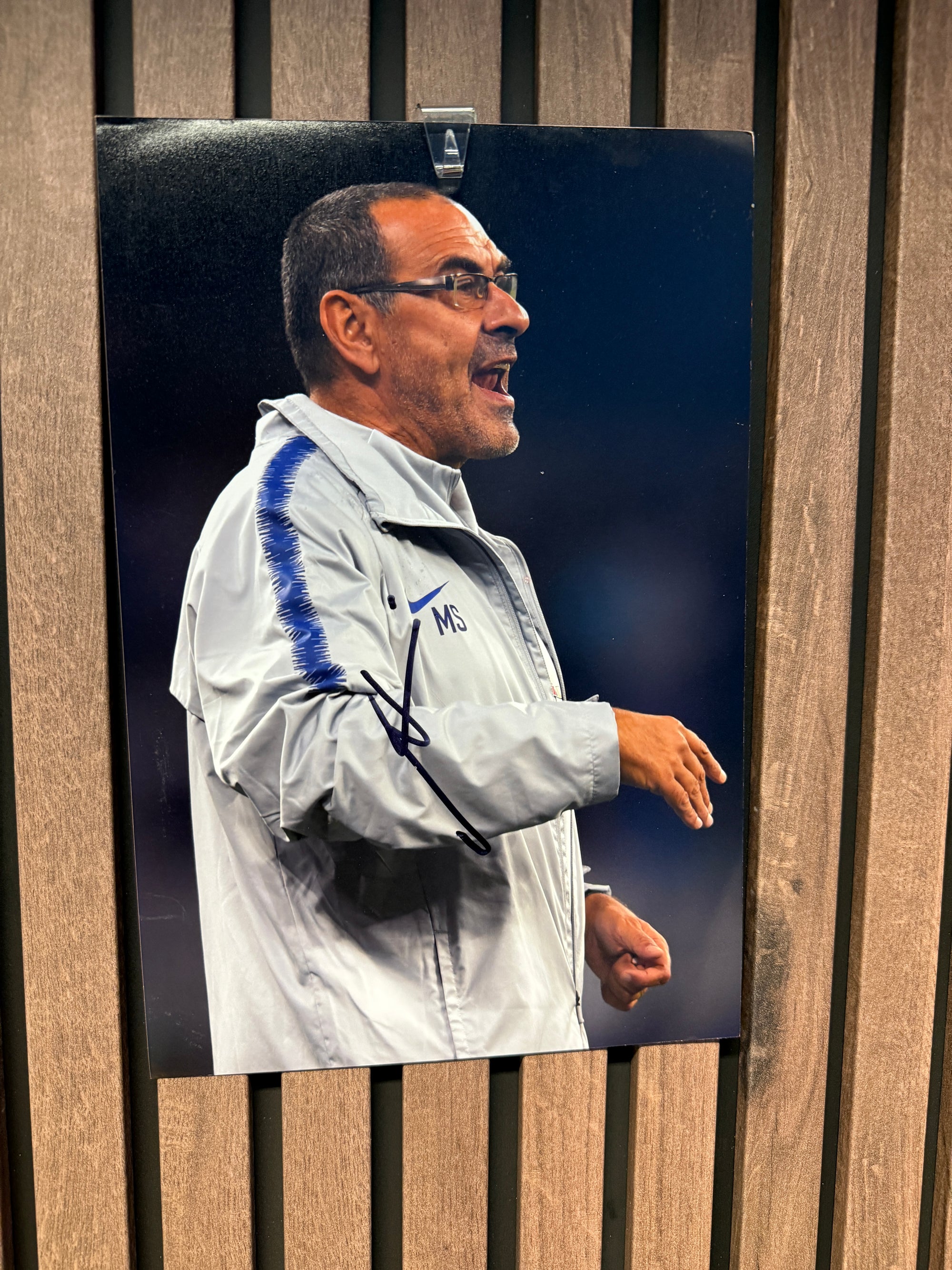 CHELSEA - MAURIZIO SARRI - SIGNERT BILDE MED EKTEHETSBEVIS/COA