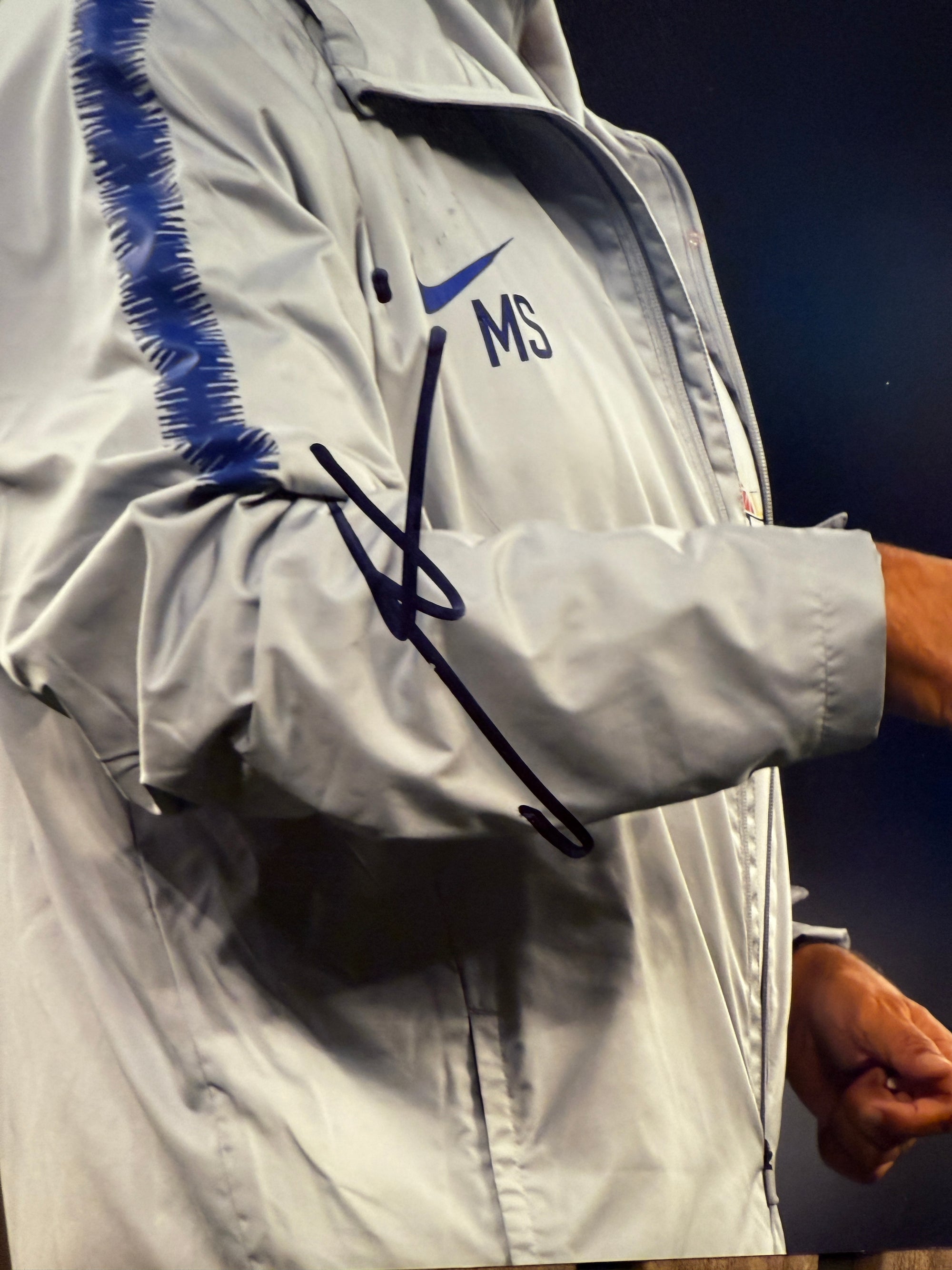 CHELSEA - MAURIZIO SARRI - SIGNERT BILDE MED EKTEHETSBEVIS/COA