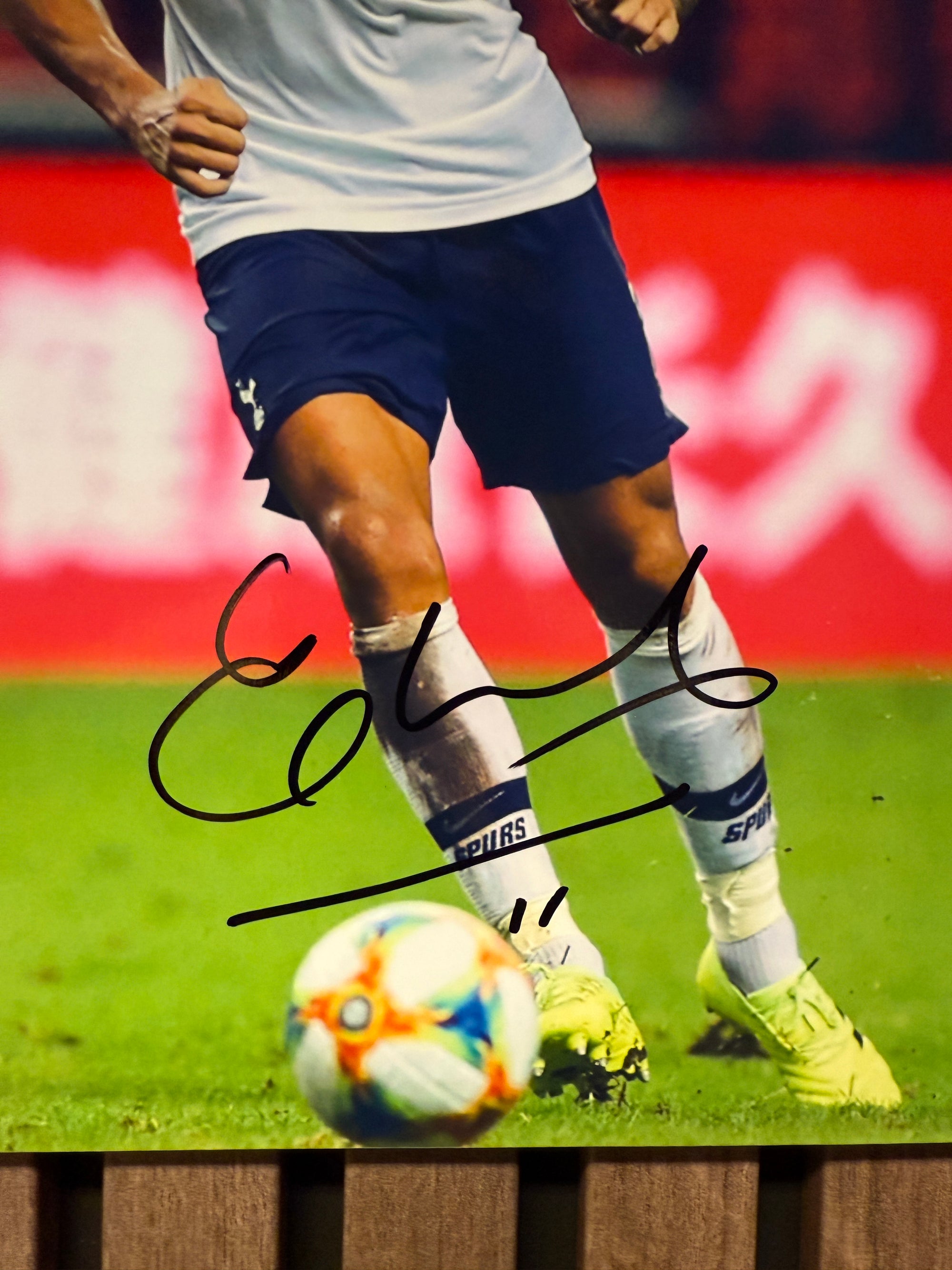 TOTTENHAM HOTSPUR - ERIK LAMELA - SIGNERT BILDE MED EKTEHETSBEVIS/COA