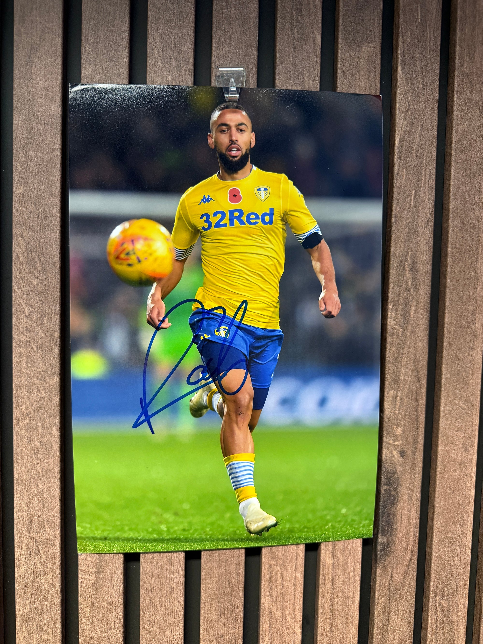 LEEDS UNITED - KEMAR ROOFE - SIGNERT BILDE MED EKTEHETSBEVIS/COA
