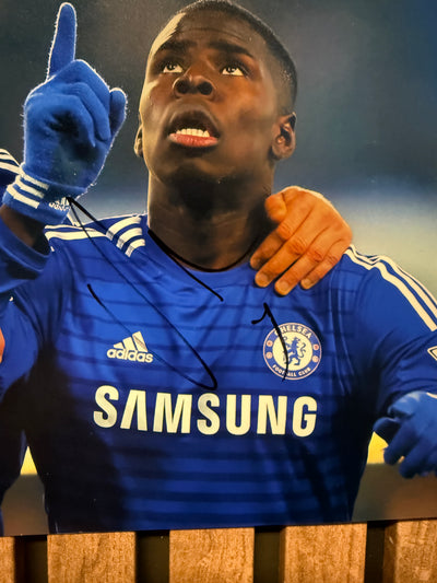 CHELSEA - GARY CAHILL & KURT ZOUMA - DOBBELTSIGNERT BILDE MED EKTEHETSBEVIS/COA