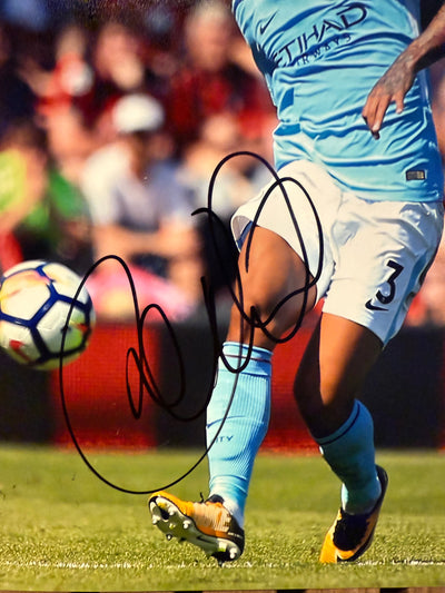 MANCHESTER CITY - DANILO - SIGNERT BILDE MED EKTEHETSBEVIS/COA