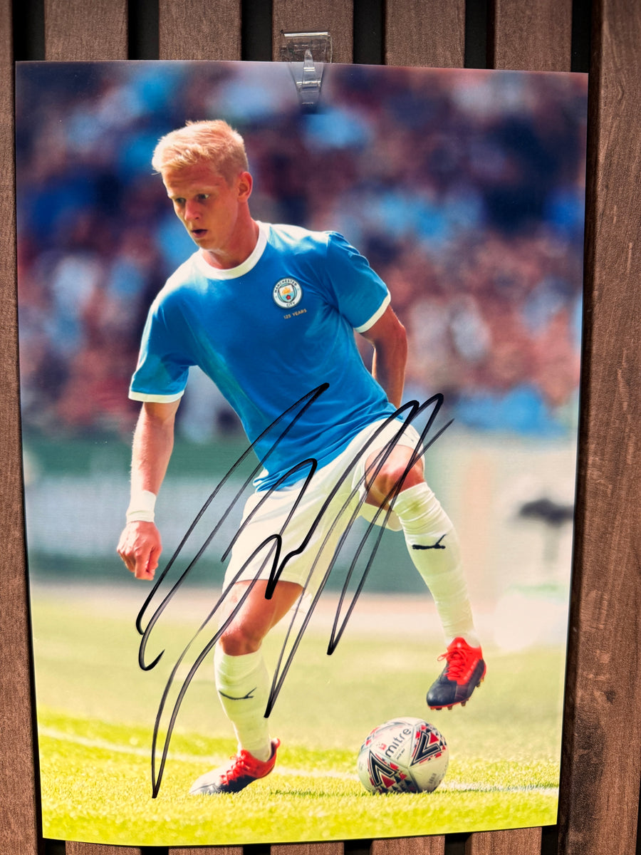 MANCHESTER CITY - OLEKSANDR ZINCHENKO - SIGNERT BILDE MED EKTEHETSBEVIS/COA