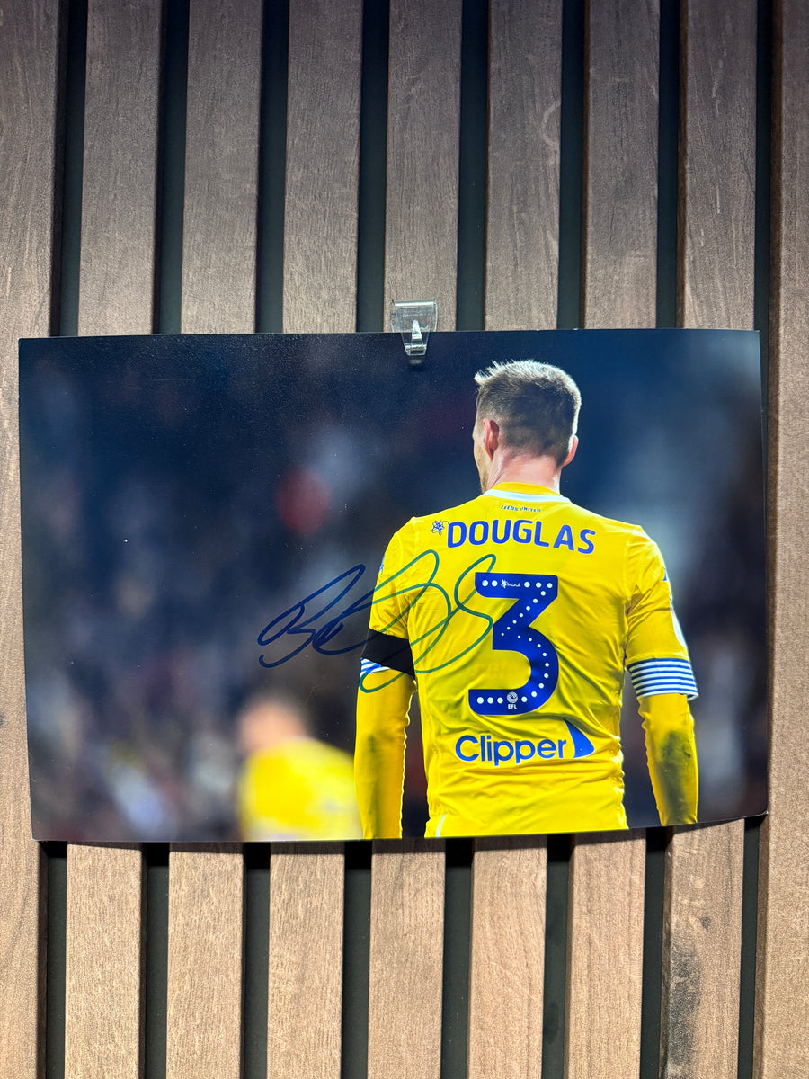 LEEDS UNITED - BARRY DOUGLAS - SIGNERT BILDE MED EKTEHETSBEVIS/COA