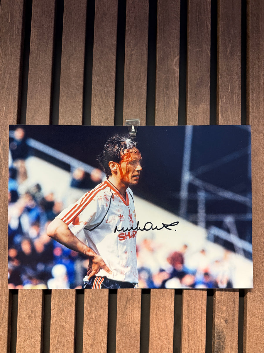 MANCHESTER UNITED - MIKE DUXBURY - SIGNERT BILDE MED EKTEHETSBEVIS/COA