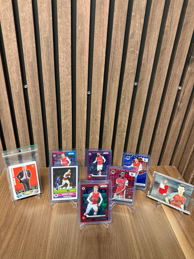 ARSENAL LOT - NUMMERERTE, PARALLELLER, TOPPS ONDEMAND, FUTERA NUMMERERTS PATCH OG LAGSETT