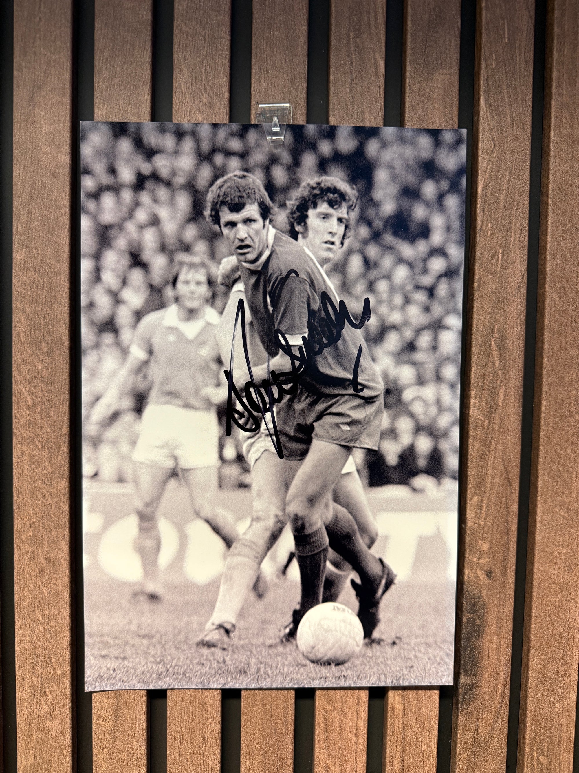 LIVERPOOL - JOHN TOSHACK - SIGNERT BILDE MED EKTEHETSBEVIS/COA