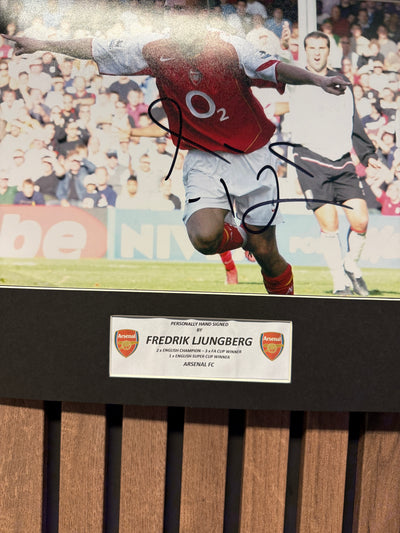 ARSENAL - FREDRIK LJUNGBERG - SIGNERT BILDE MED EKTEHETSBEVIS/COA