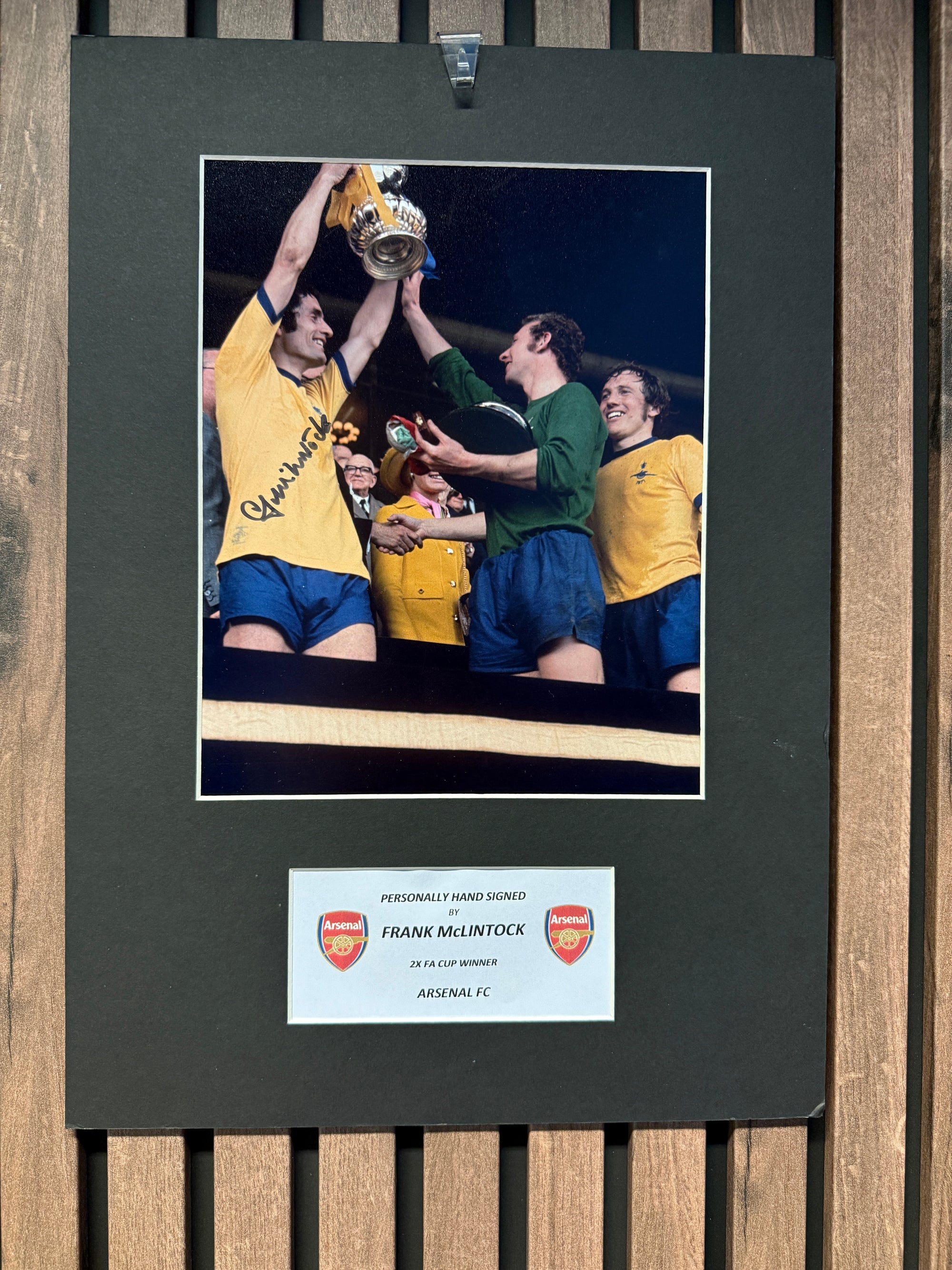 ARSENAL - FRANK McINTOCK - SIGNERT BILDE MED EKTEHETSBEVIS/COA