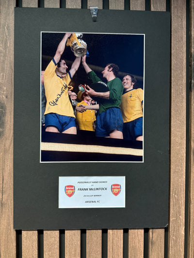 ARSENAL - FRANK McINTOCK - SIGNERT BILDE MED EKTEHETSBEVIS/COA