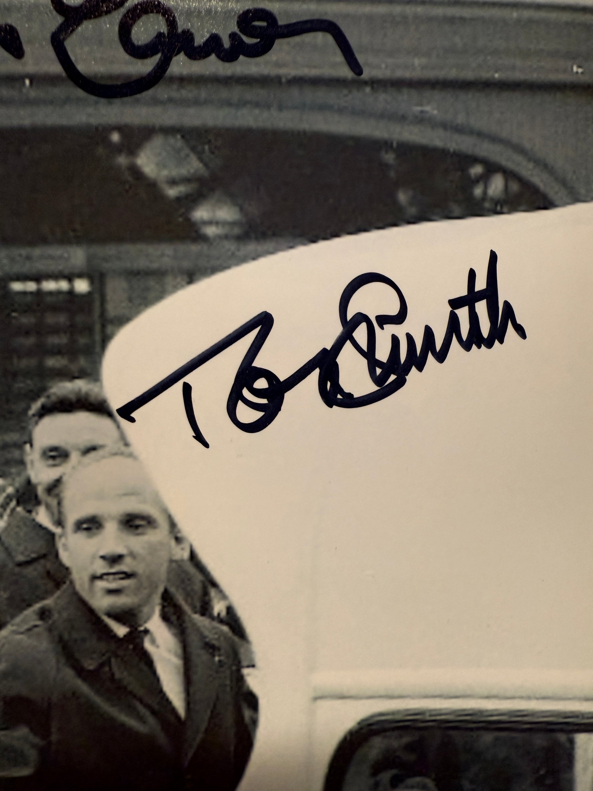 LIVERPOOL - RON YEATS, CHRIS LAWLER, TOMMY LAWRENCE & TOMMY SMITH - MULTISIGNERT BILDE MED EKTEHETSBEVIS/COA