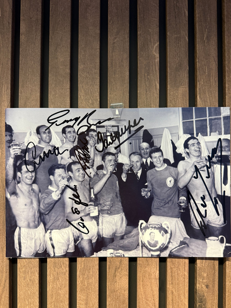 LIVERPOOL - MULTISIGNERT BILDE MED EKTEHETSBEVIS/COA