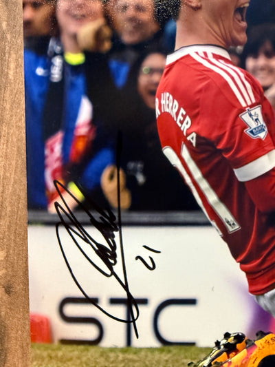 MANCHESTER UNITED - ANDER HERRERA - SIGNERT BILDE MED EKTEHETSBEVIS/COA