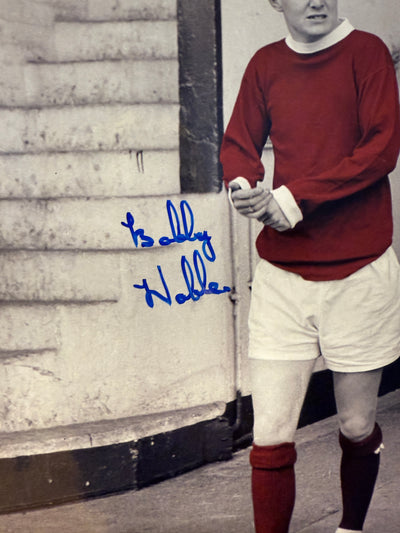 MANCHESTER UNITED - BOBBY NOBLE - SIGNERT BILDE MED EKTEHETSBEVIS/COA