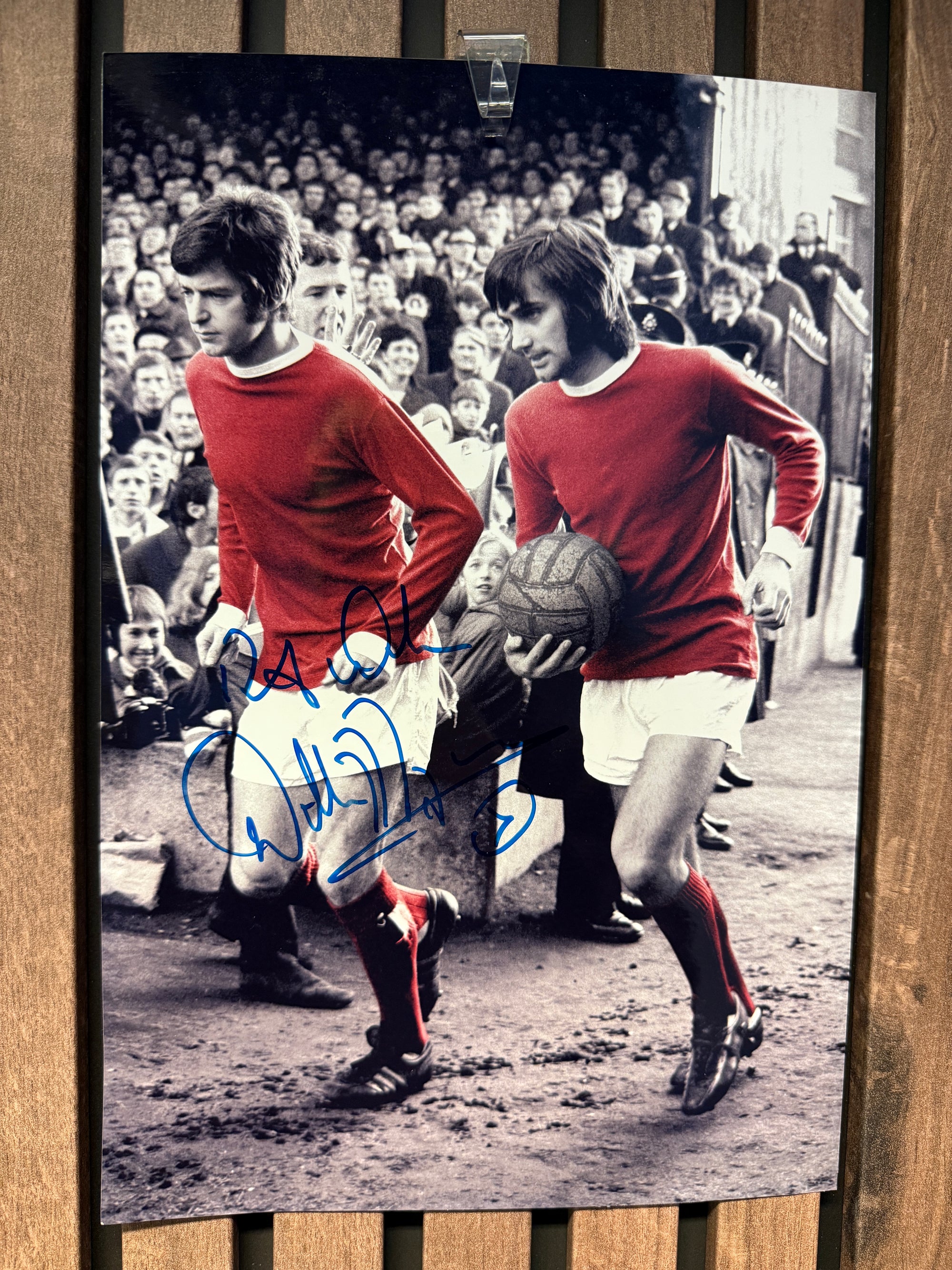 MANCHESTER UNITED - WILLIE MORGAN - SIGNERT BILDE MED EKTEHETSBEVIS/COA