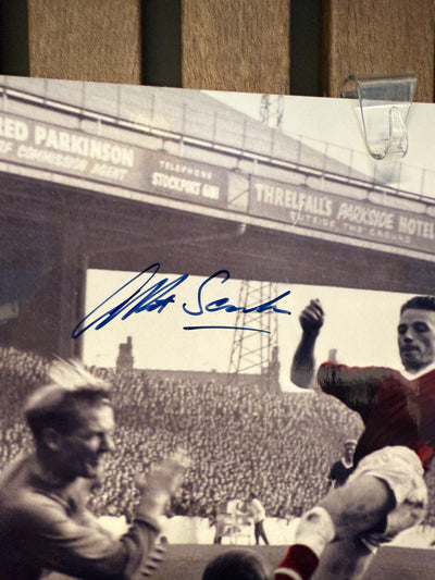 MANCHESTER UNITED - ALBERT SCANLON - SIGNERT BILDE MED EKTEHETSBEVIS/COA