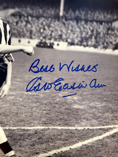 NEWCASTLE UNITED - GEORGE EASTHAM - SIGNERT BILDE MED EKTEHETSBEVIS/COA