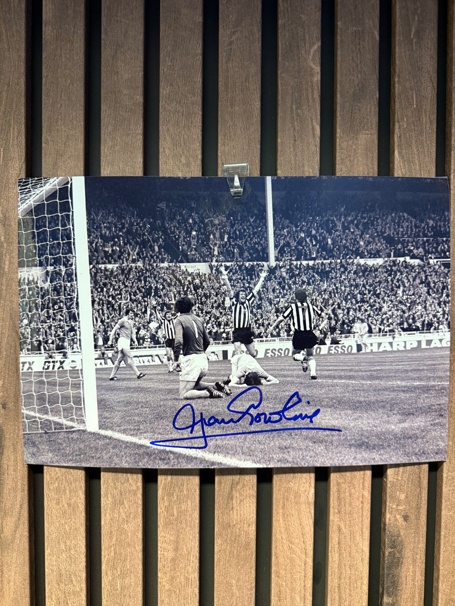 NEWCASTLE UNITED - ALAN GOWLING - SIGNERT BILDE MED EKTEHETSBEVIS/COA