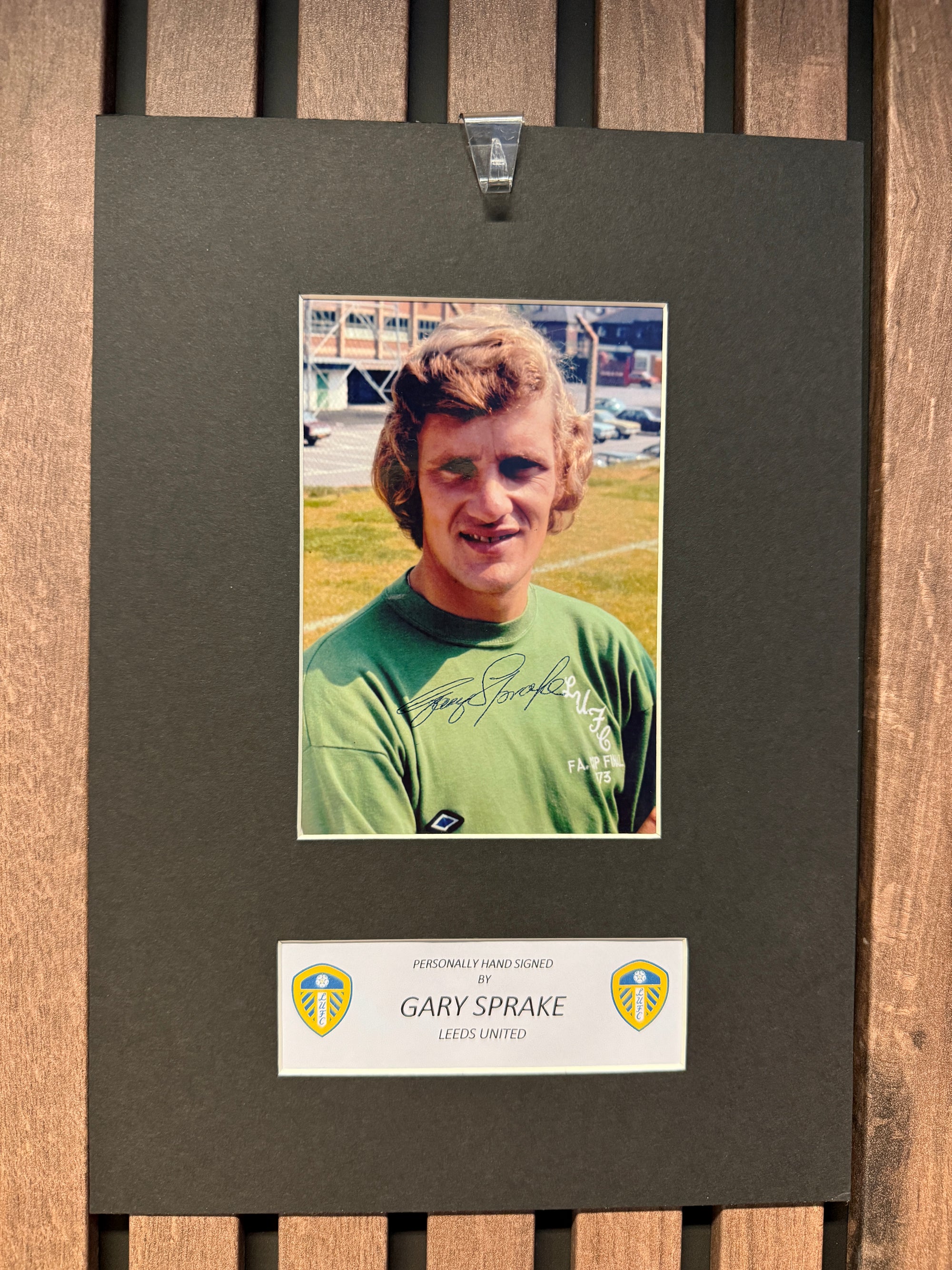 GARY SPRAKE - SIGNERT BILDE MED EKTEHETSBEVIS/COA