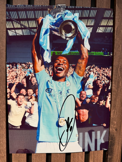 MANCHESTER CITY - RAHEEM STERLING - SIGNERT BILDE MED EKTEHETSBEVIS/COA