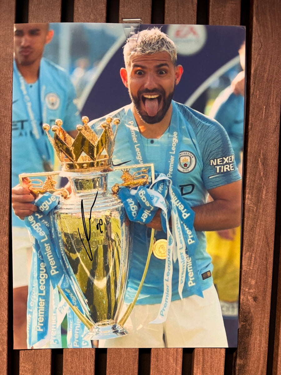 MANCHESTER CITY - SERGIO AGUERO - SIGNERT BILDE MED EKTEHETSBEVIS/COA