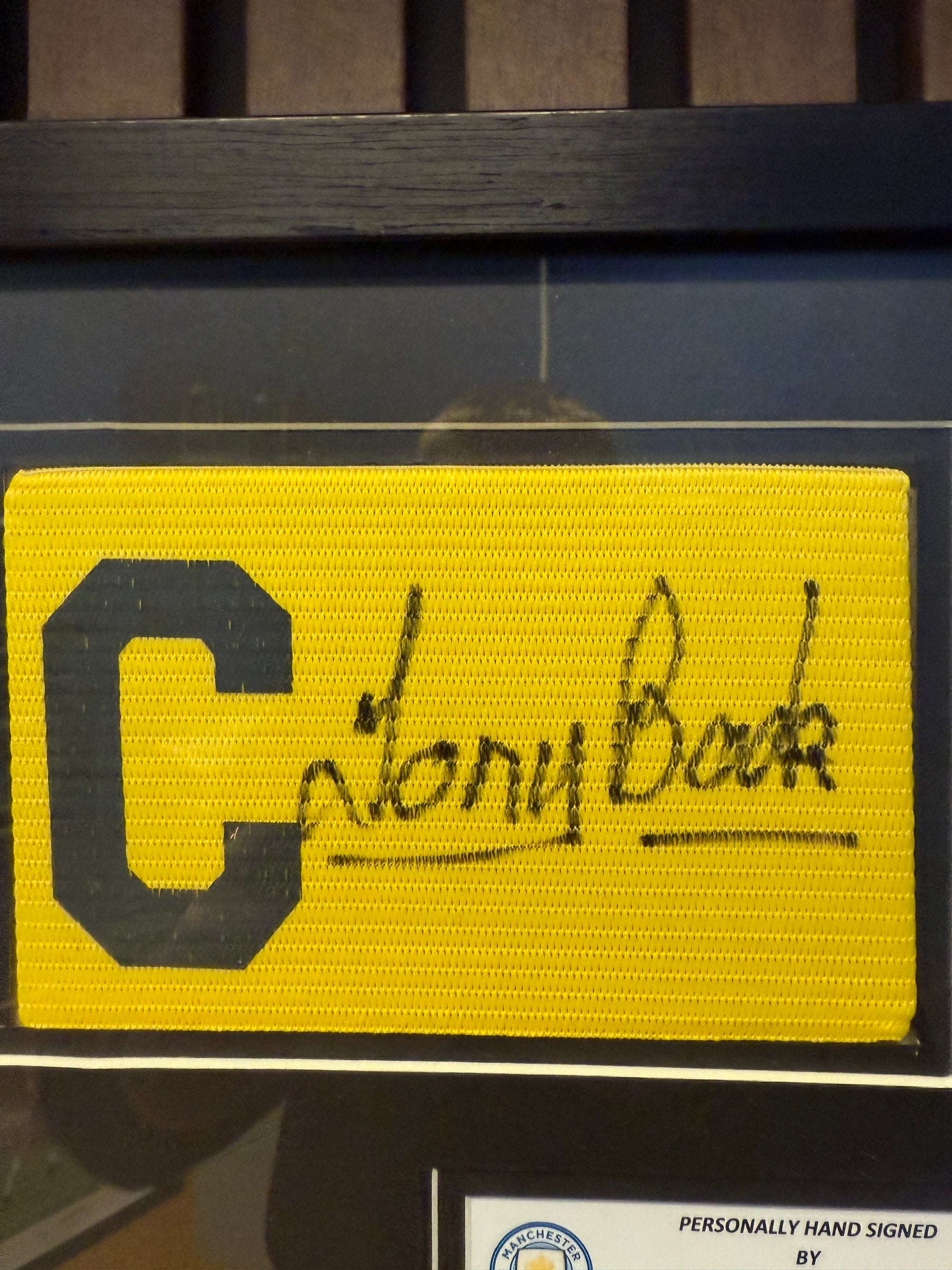 TONY BOOK - SIGNERT KAPTEINSBIND MED EKTEHETSBEVIS/COA