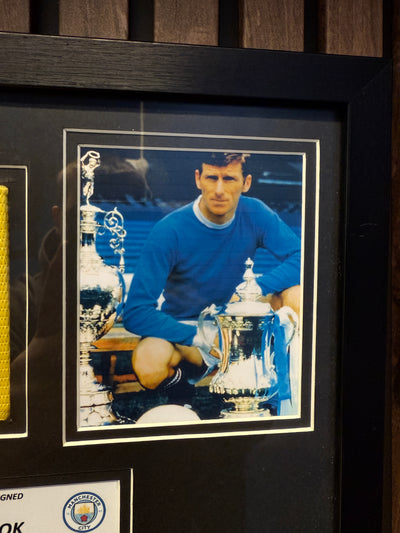 TONY BOOK - SIGNERT KAPTEINSBIND MED EKTEHETSBEVIS/COA