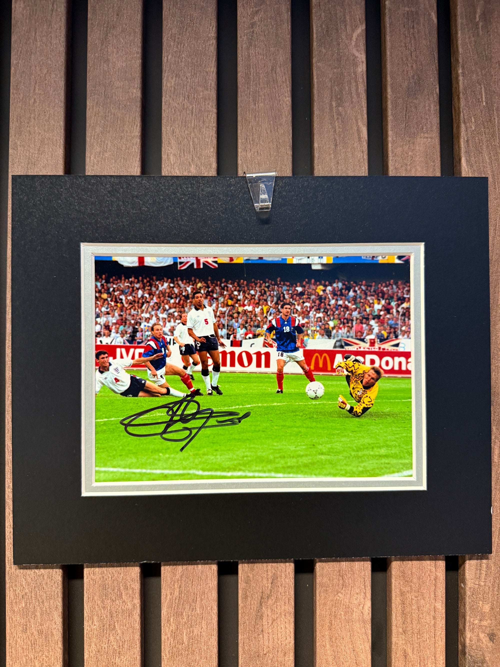 JEAN-PIERRE PAPIN - SIGNERT BILDE MED EKTEHETSBEVIS/COA