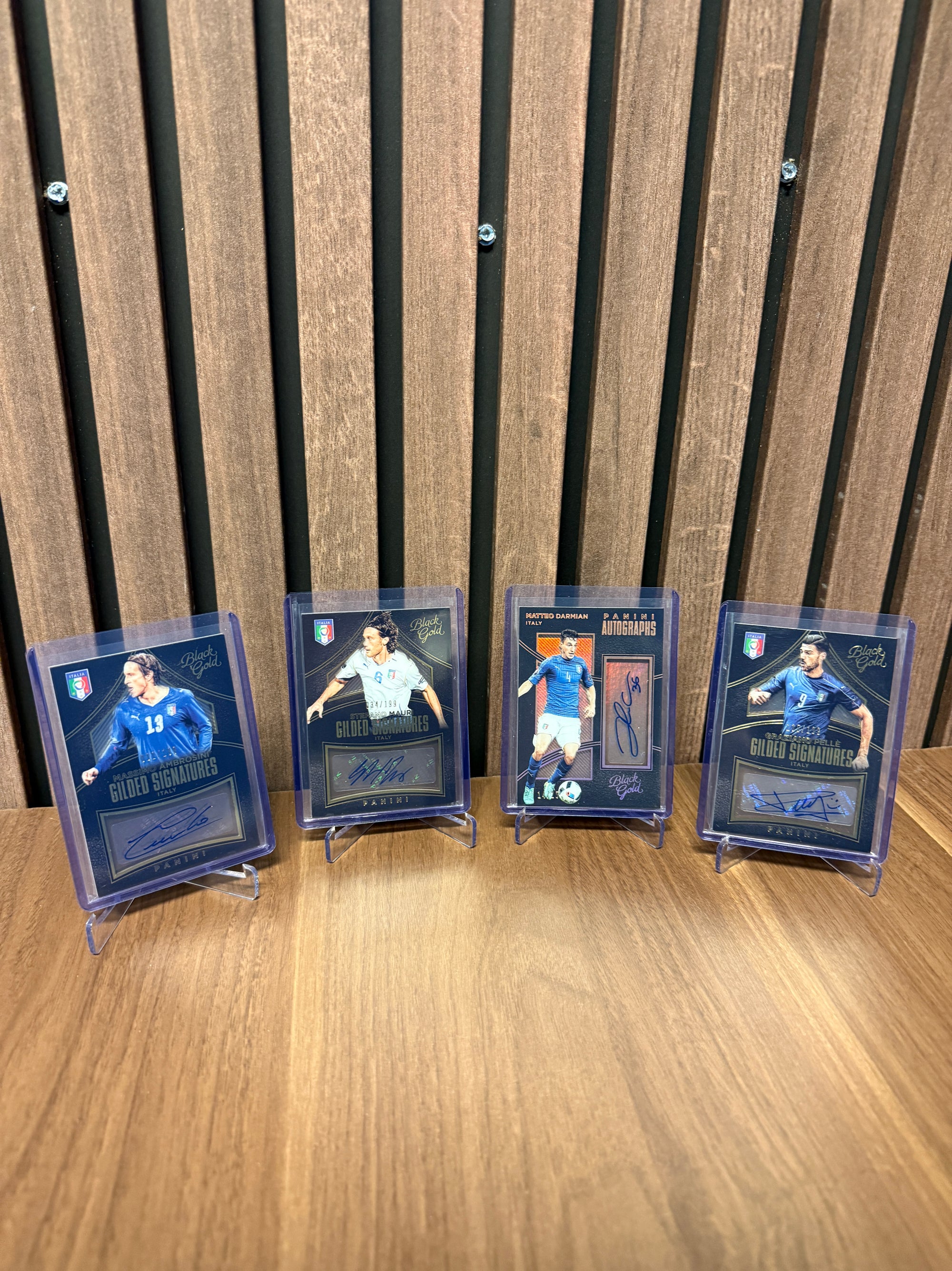 ITALIA - BLACK GOLD - LOT PÅ 4 KORT
