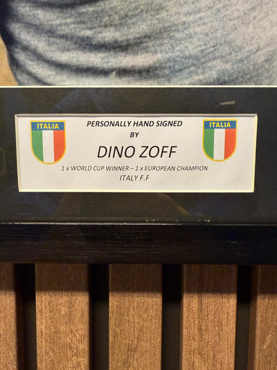 DINO ZOFF - SIGNERT BILDE MED EKTEHETSBEVIS/COA