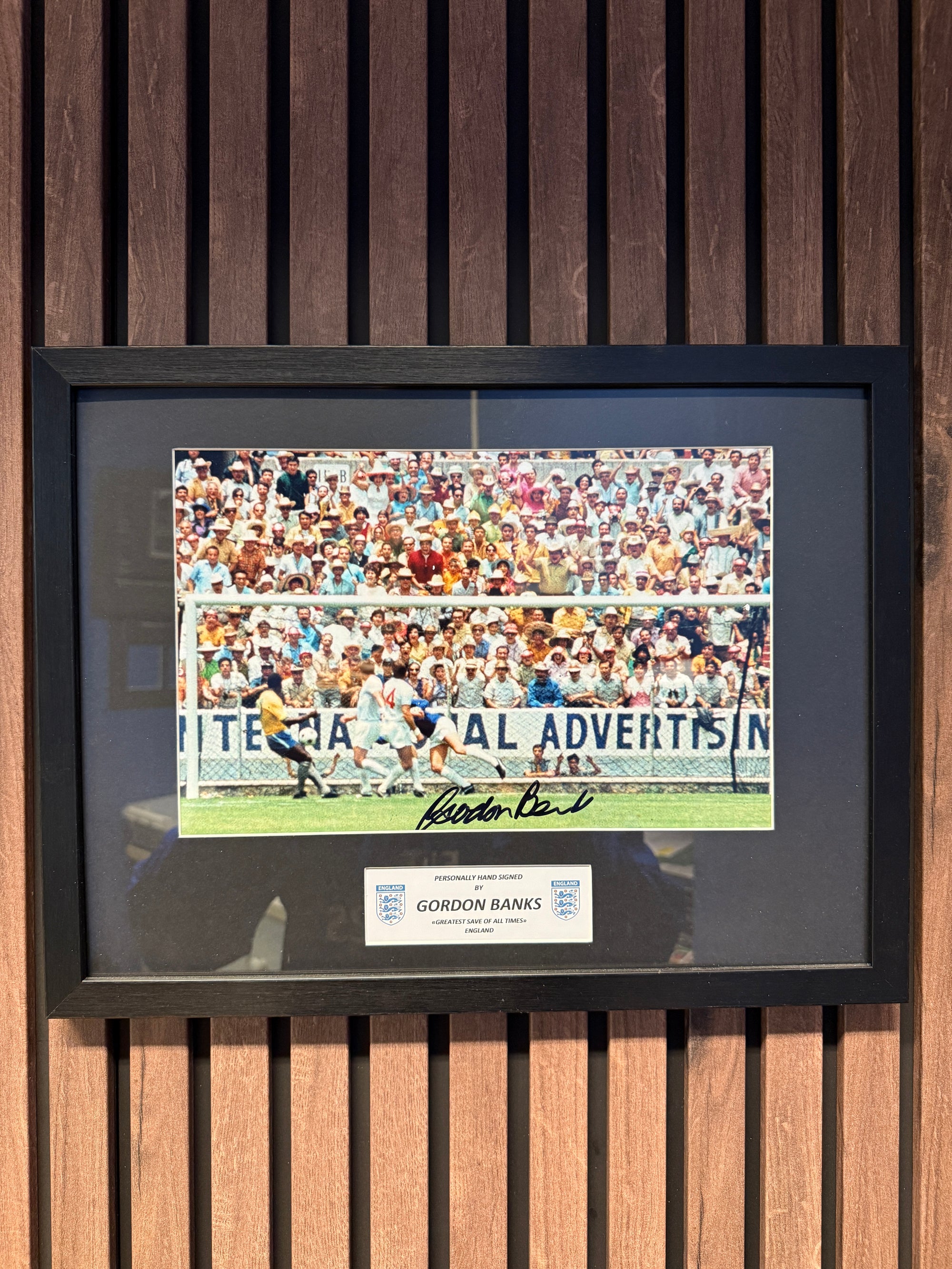 ENGLAND - GORDON BANKS - SIGNERT BILDE MED EKTEHETSBEVIS/COA