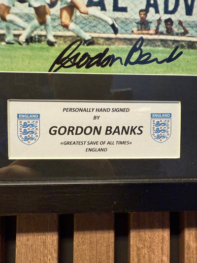 ENGLAND - GORDON BANKS - SIGNERT BILDE MED EKTEHETSBEVIS/COA
