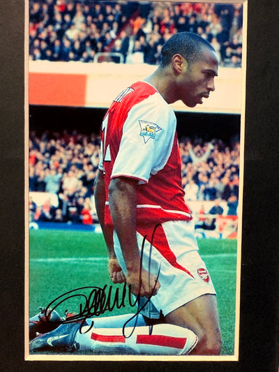 THIERRY HENRY - SIGNERT BILDE I MONTAGE MED EKTEHETSBEVIS/COA