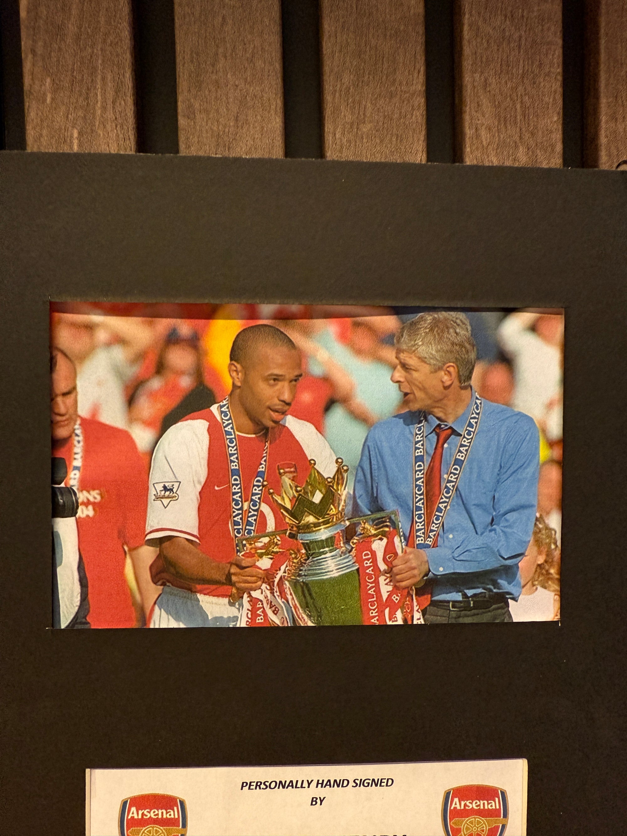THIERRY HENRY - SIGNERT BILDE I MONTAGE MED EKTEHETSBEVIS/COA