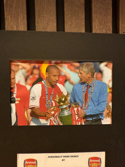 THIERRY HENRY - SIGNERT BILDE I MONTAGE MED EKTEHETSBEVIS/COA