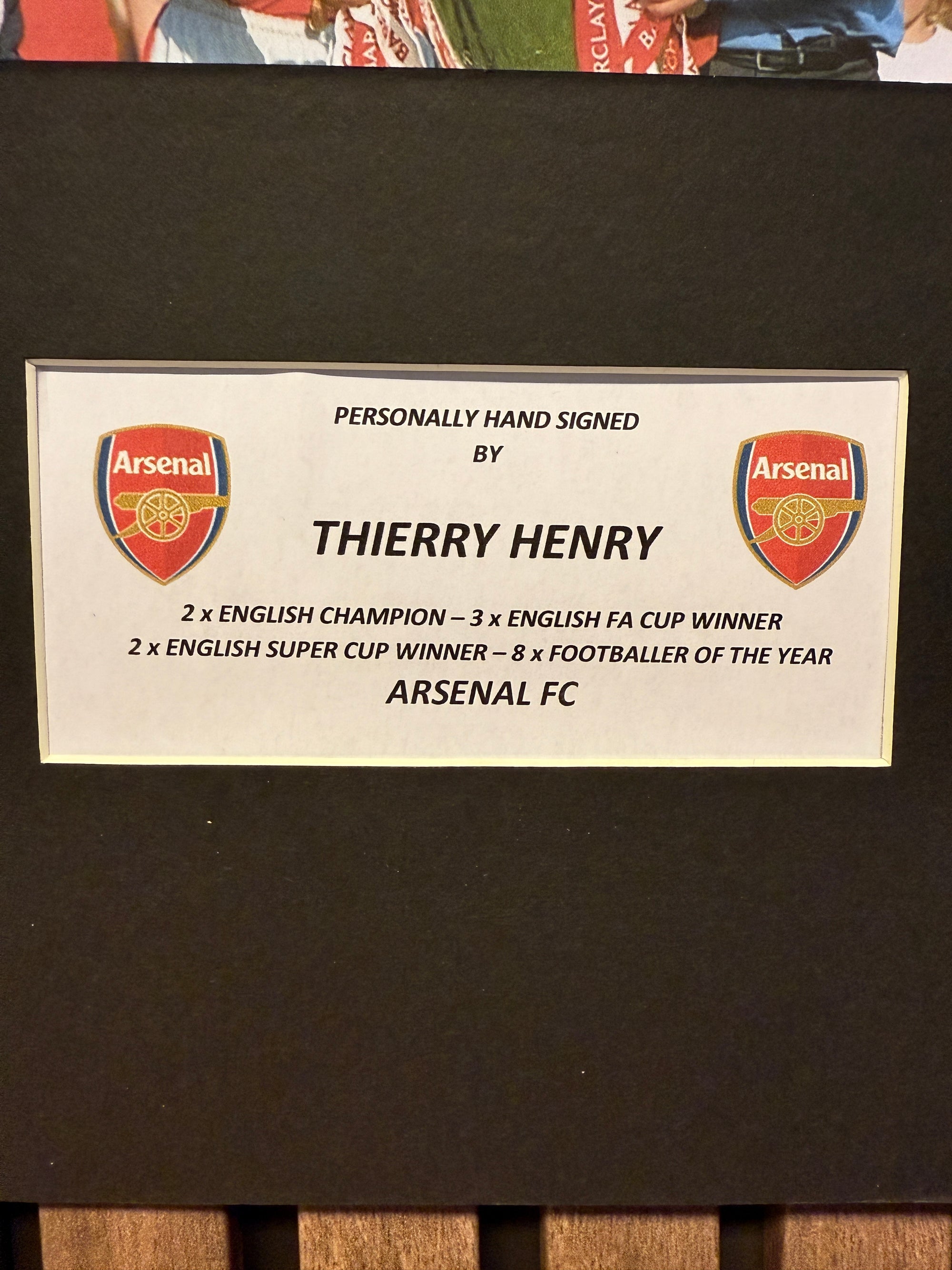 THIERRY HENRY - SIGNERT BILDE I MONTAGE MED EKTEHETSBEVIS/COA