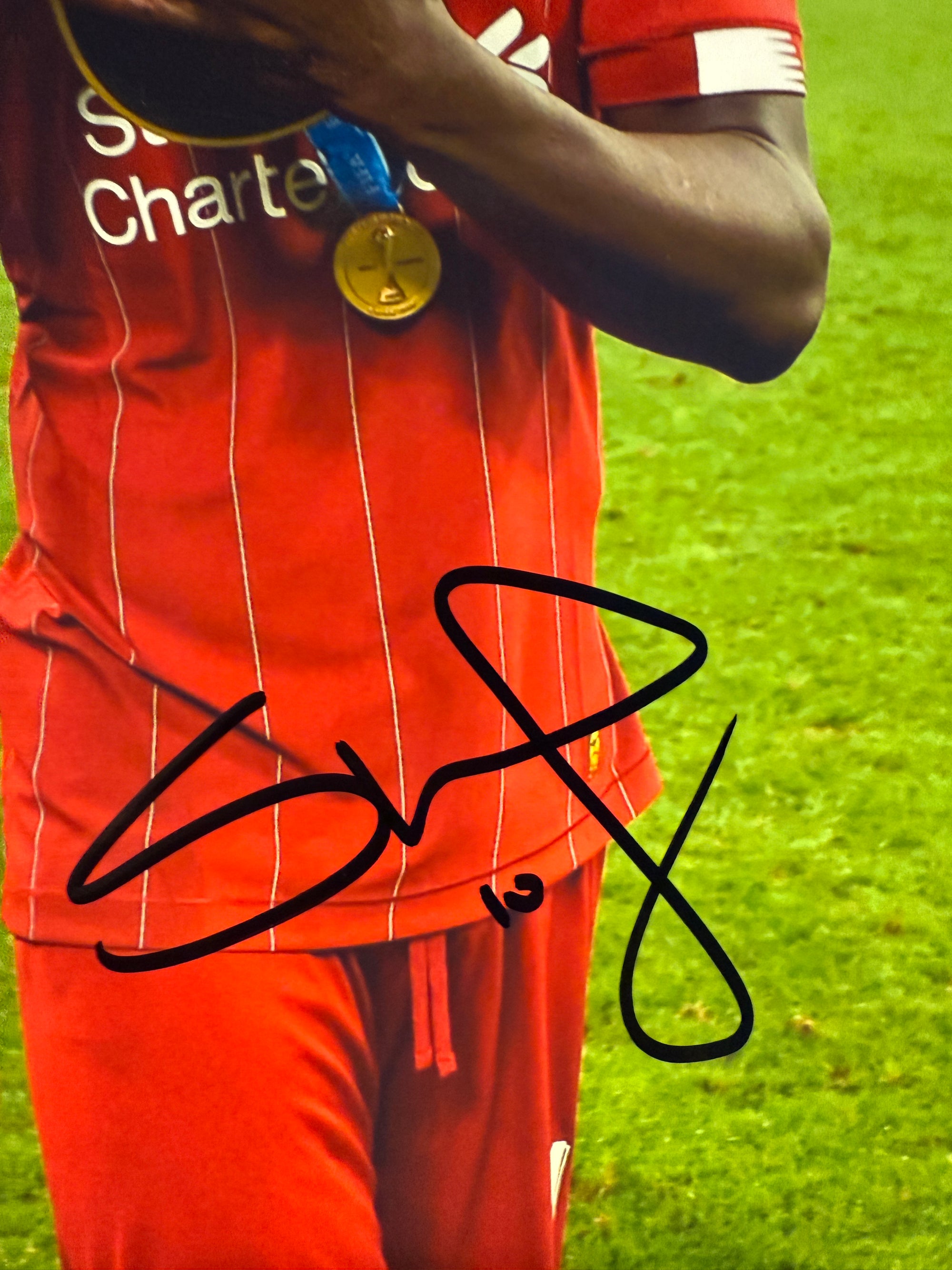 SADIO MANE - SIGNERT BILDE MED EKTEHETSBEVIS/COA