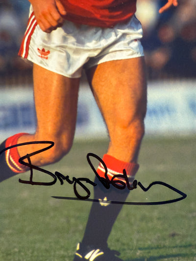 MANCHESTER UNITED - BRYAN ROBSON - SIGNERT BILDE MED EKTEHETSBEVIS/COA