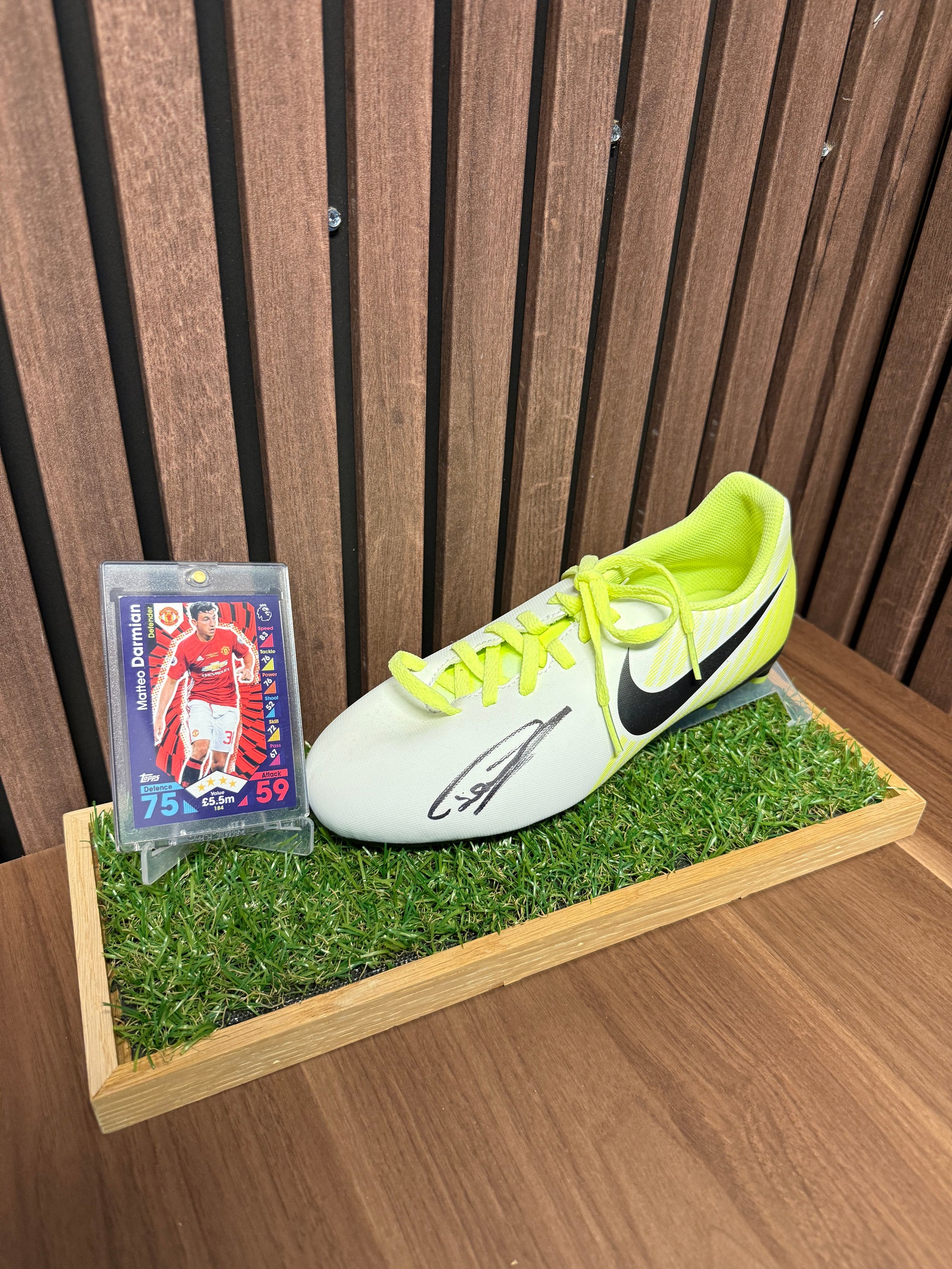 MANCHESTER UNITED - MATTEO DARMIAN - SIGNERT SKO MED EKTEHETSBEVIS/COA