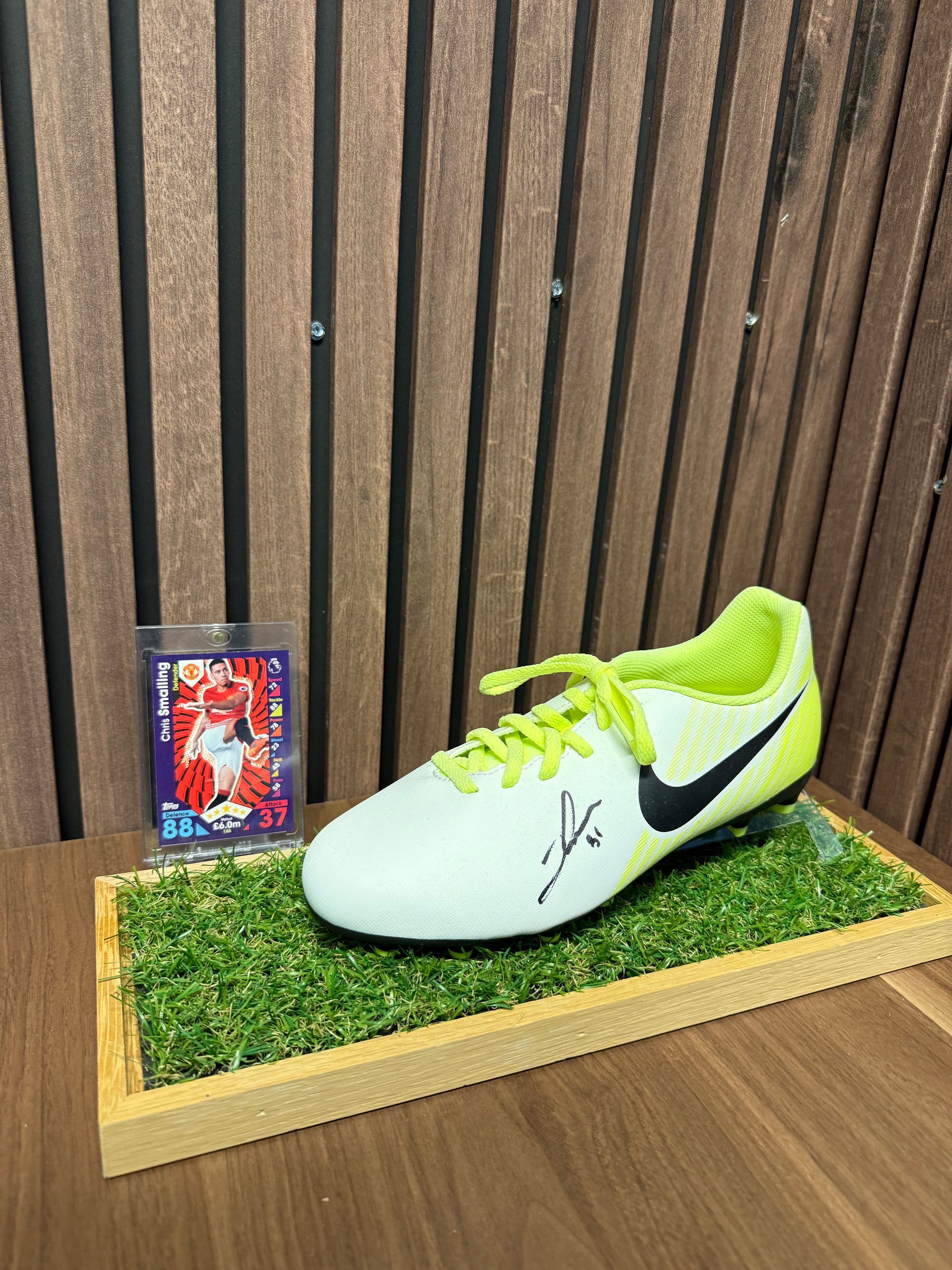 MANCHESTER UNITED - CHRIS SMALLING - SIGNERT SKO MED EKTEHETSBEVIS/COA