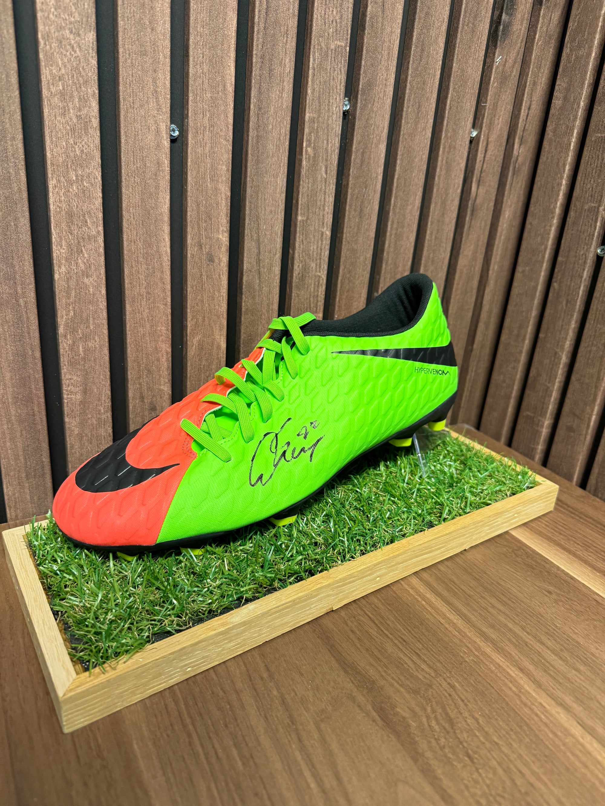 ARSENAL - DENNIS SUAREZ - SIGNERT SKO MED EKTEHETSBEVIS/COA