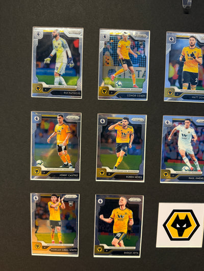 WOLVERHAMPTON WANDERERS FOTBALLKORTMONTASJE FRA 2019/20 - PANINI PRIZM PREMIER LEAGUE 2019/20