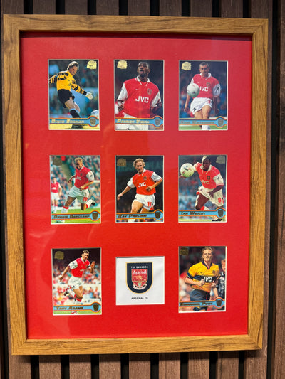 ARSENAL FOTBALLKORTMONTASJE MED 8 KORT FRA MERLIN PREMIER GOLD 1998 - FERDIG INNRAMMET