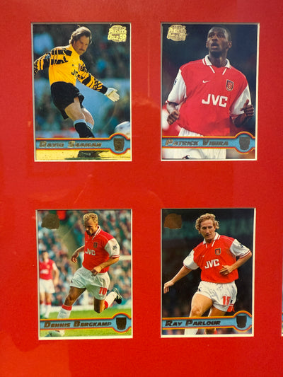 ARSENAL FOTBALLKORTMONTASJE MED 8 KORT FRA MERLIN PREMIER GOLD 1998 - FERDIG INNRAMMET