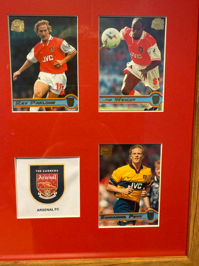ARSENAL FOTBALLKORTMONTASJE MED 8 KORT FRA MERLIN PREMIER GOLD 1998 - FERDIG INNRAMMET