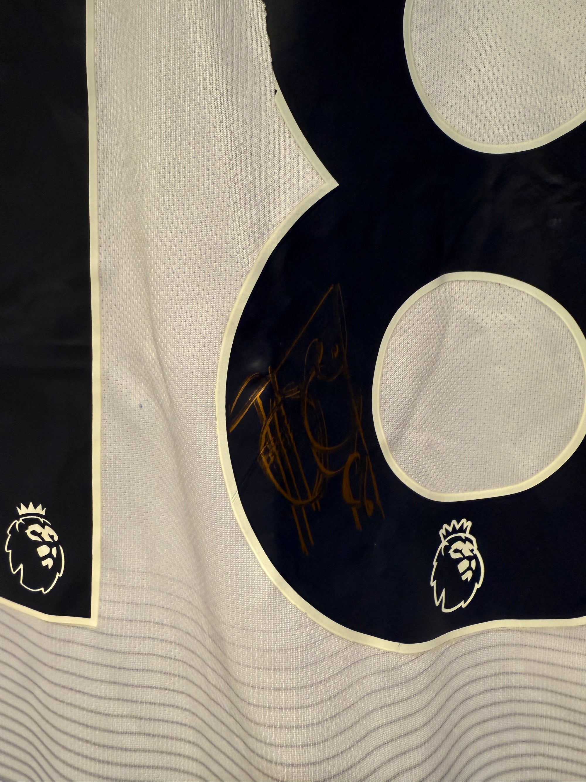 TOTTENHAM HOTSPUR - FERNANDO LLORENTE - SIGNERT DRAKT MED EKTEHETSBEVIS/COA