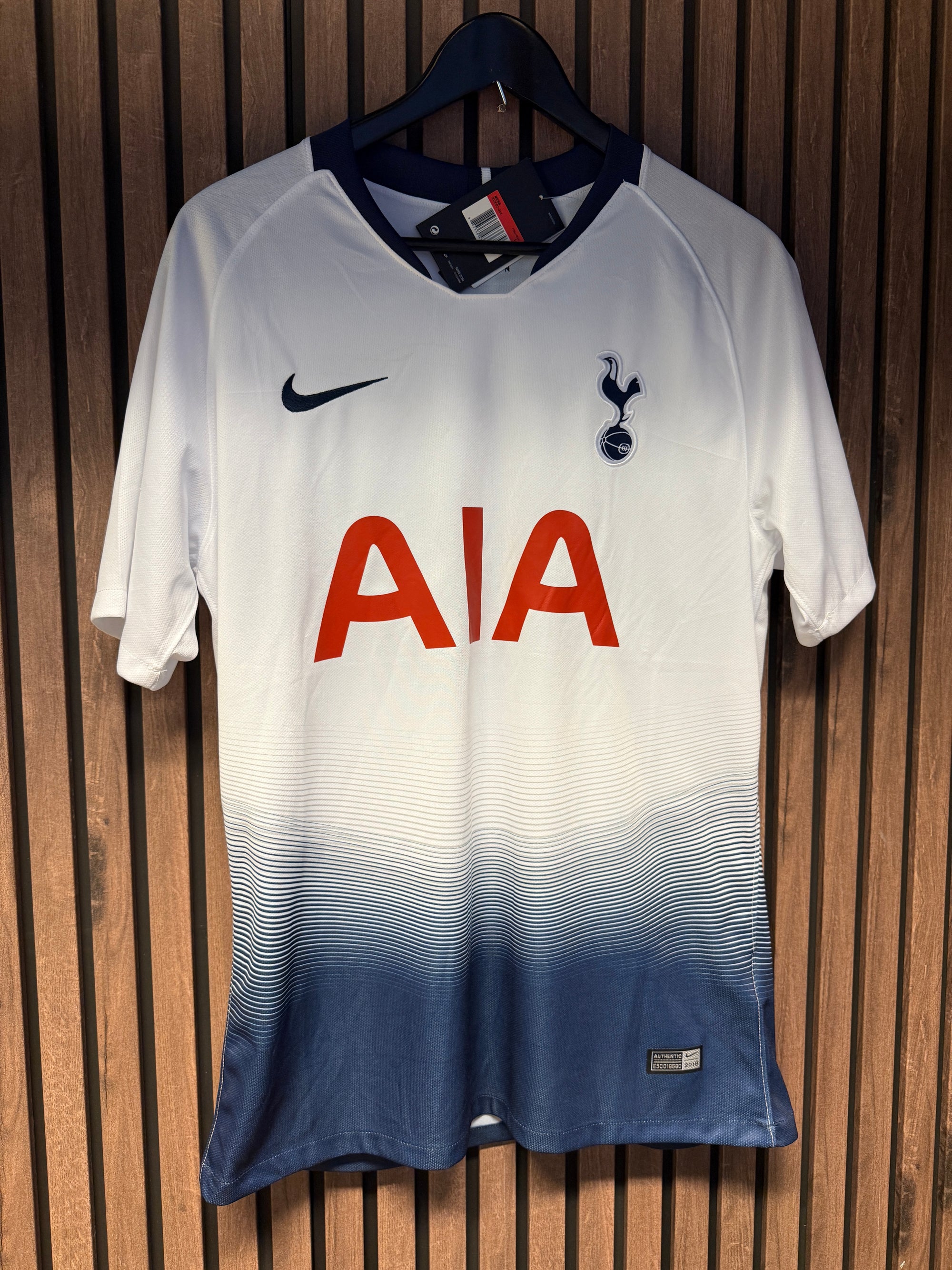 TOTTENHAM HOTSPUR - FERNANDO LLORENTE - SIGNERT DRAKT MED EKTEHETSBEVIS/COA