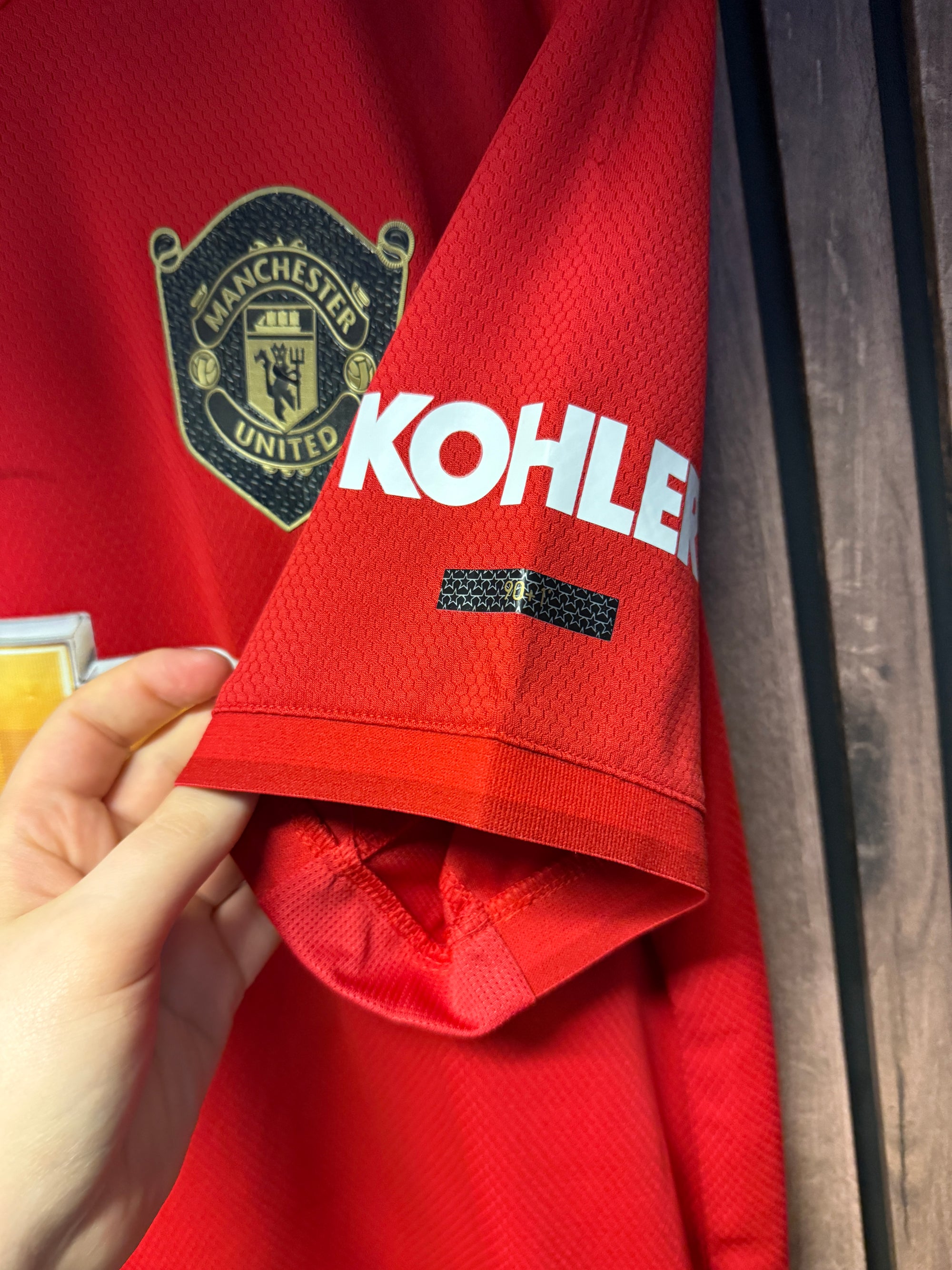 MANCHESTER UNITED - HARRY MAGUIRE - SIGNERT DRAKT MED EKTEHETSBEVIS/COA